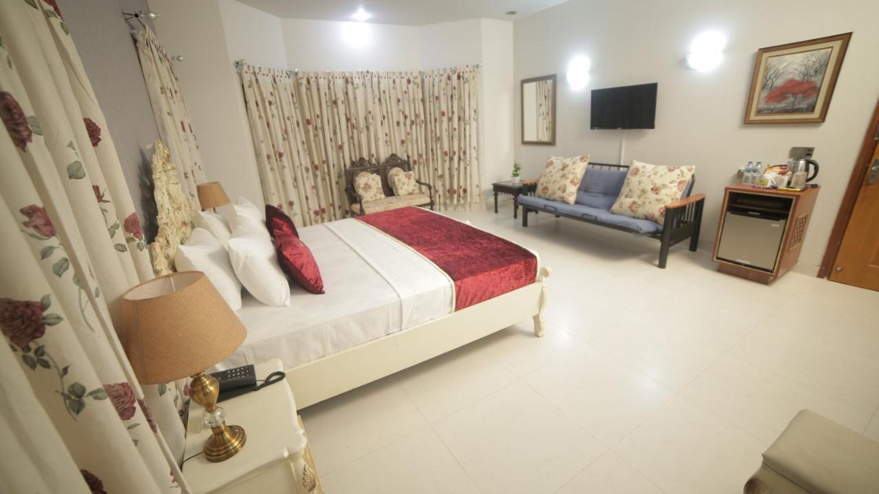 Four Squares Karachi Bed & Breakfast Dış mekan fotoğraf
