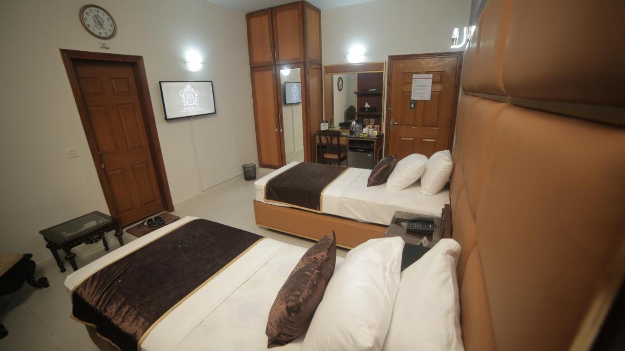 Four Squares Karachi Bed & Breakfast Dış mekan fotoğraf