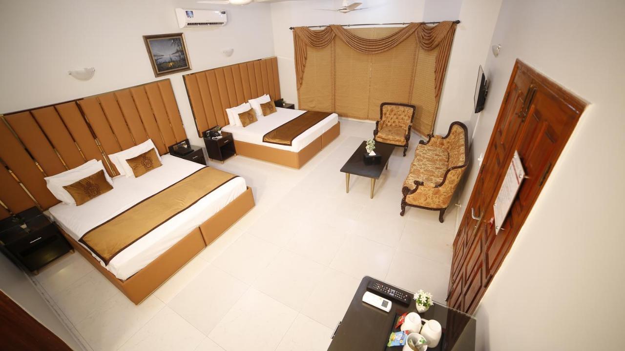 Four Squares Karachi Bed & Breakfast Dış mekan fotoğraf