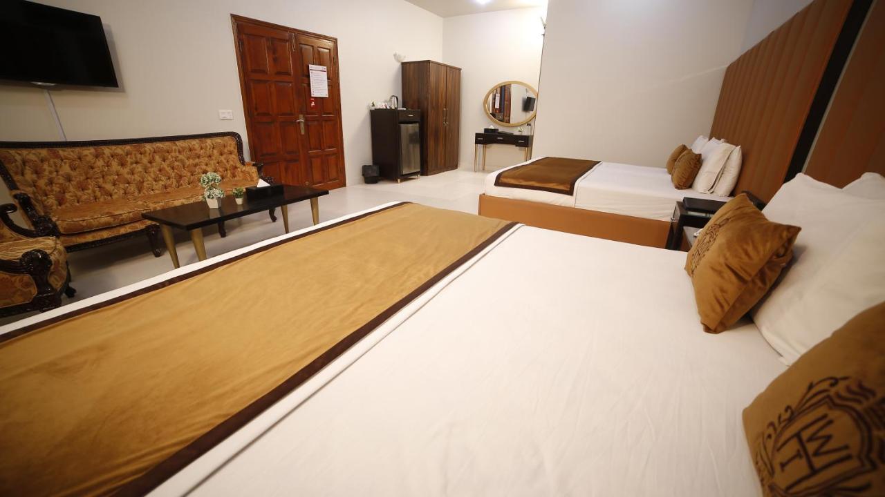 Four Squares Karachi Bed & Breakfast Dış mekan fotoğraf
