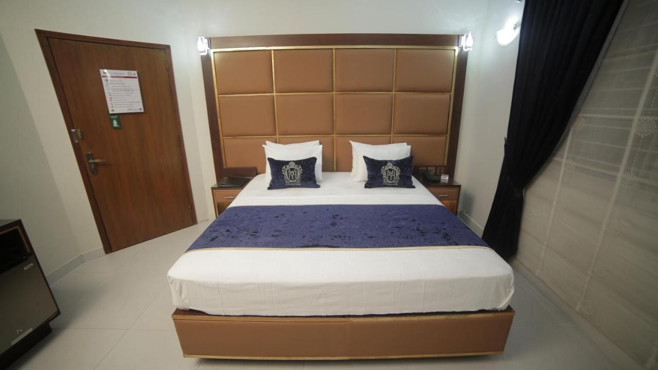 Four Squares Karachi Bed & Breakfast Dış mekan fotoğraf