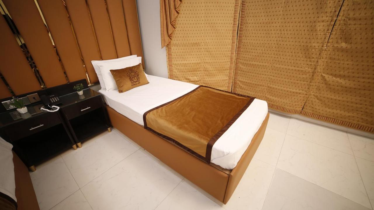 Four Squares Karachi Bed & Breakfast Dış mekan fotoğraf