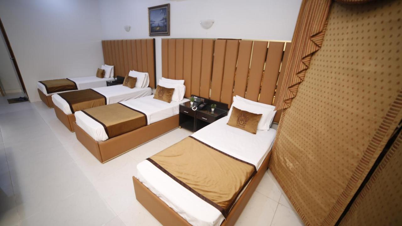 Four Squares Karachi Bed & Breakfast Dış mekan fotoğraf