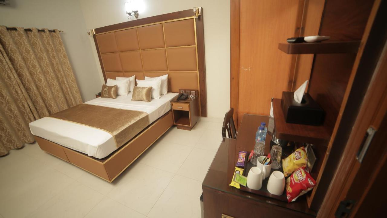 Four Squares Karachi Bed & Breakfast Dış mekan fotoğraf