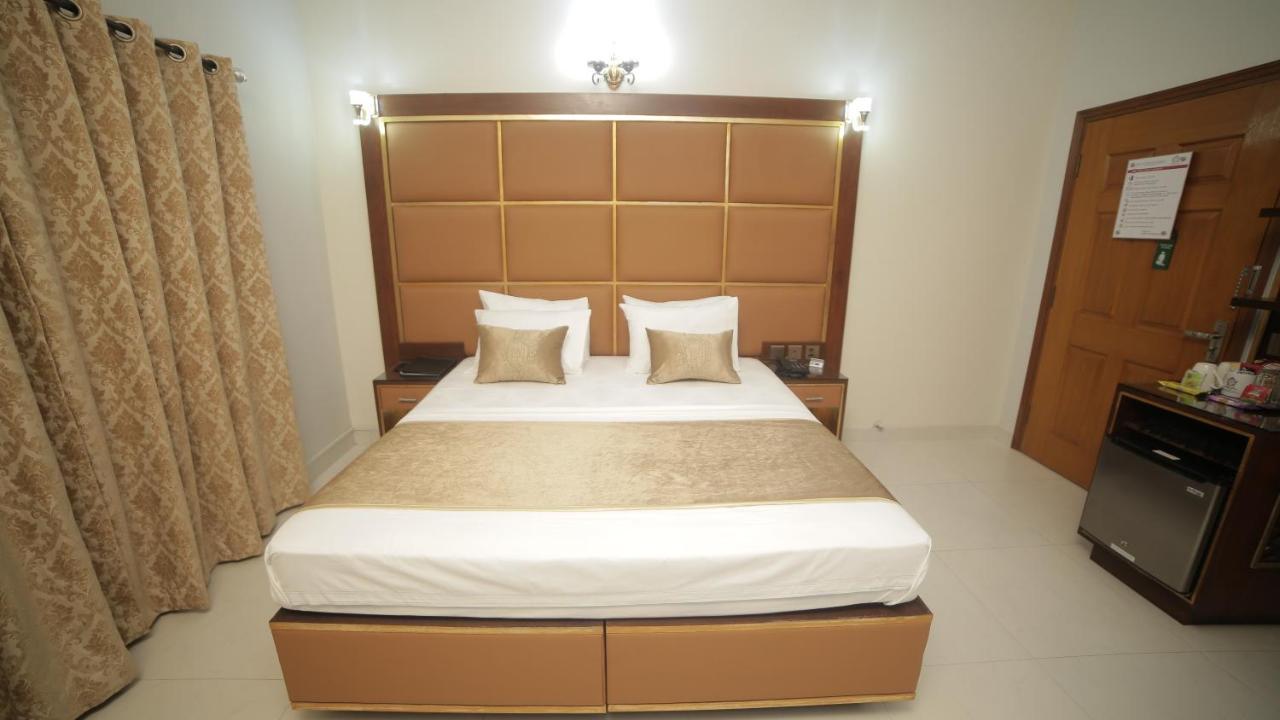 Four Squares Karachi Bed & Breakfast Dış mekan fotoğraf