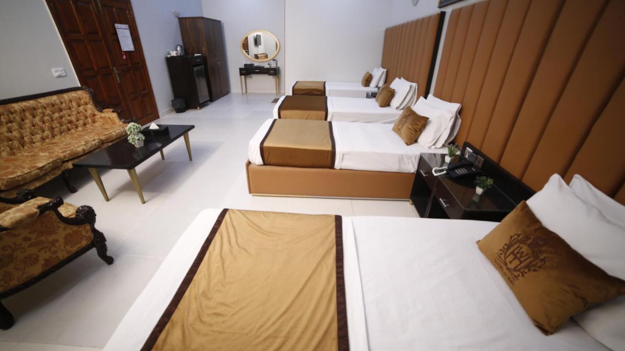 Four Squares Karachi Bed & Breakfast Dış mekan fotoğraf
