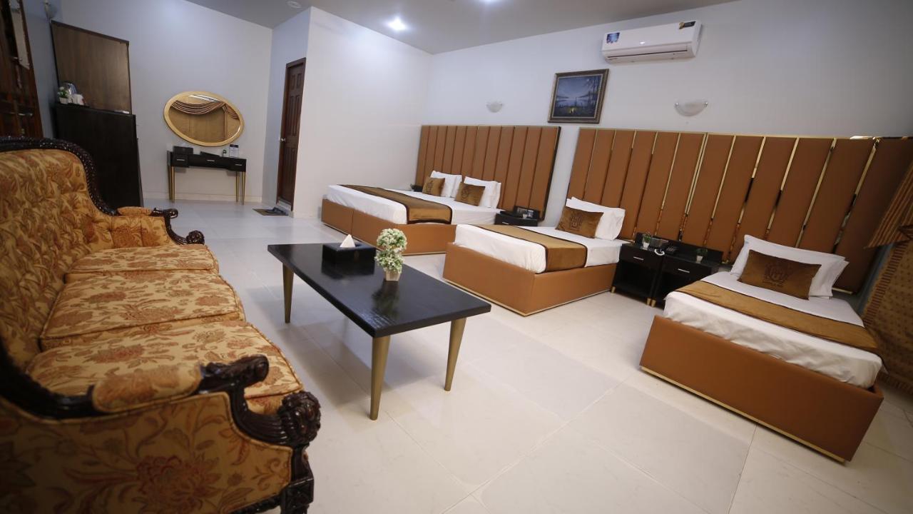 Four Squares Karachi Bed & Breakfast Dış mekan fotoğraf