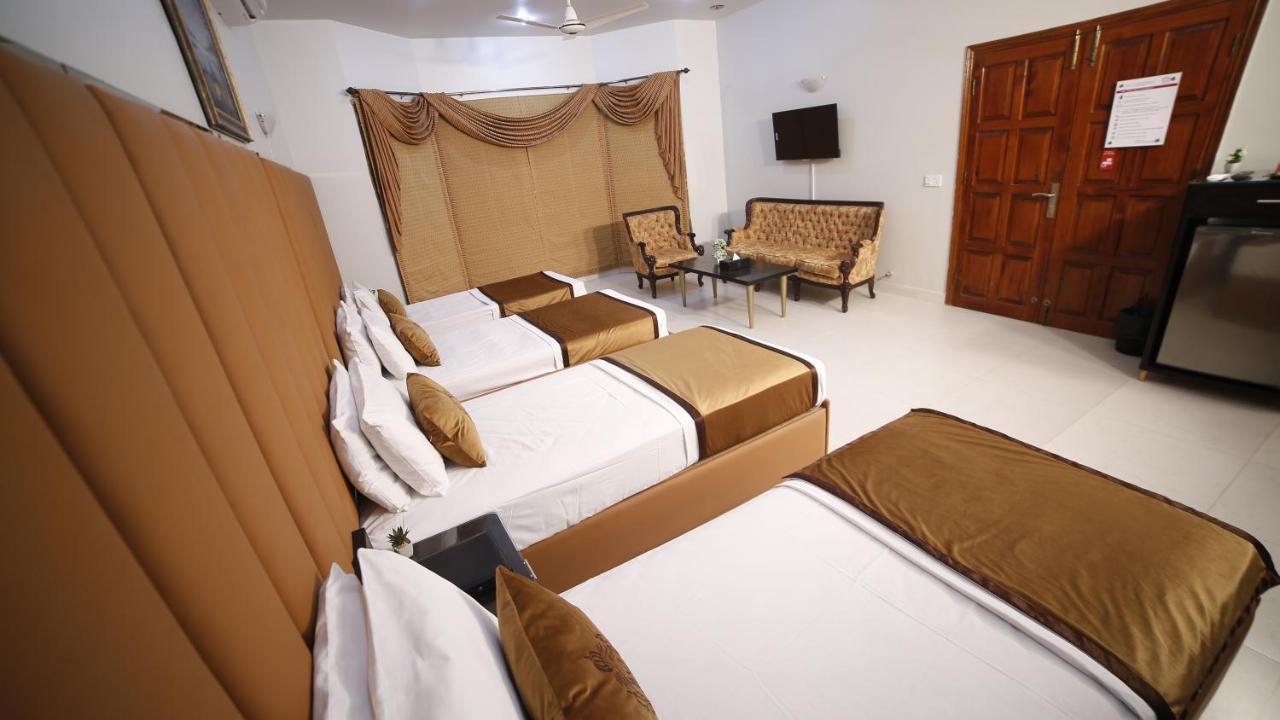 Four Squares Karachi Bed & Breakfast Dış mekan fotoğraf