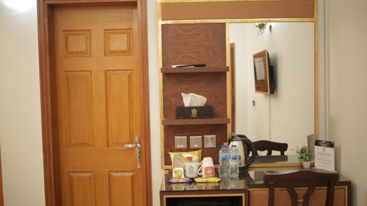 Four Squares Karachi Bed & Breakfast Dış mekan fotoğraf
